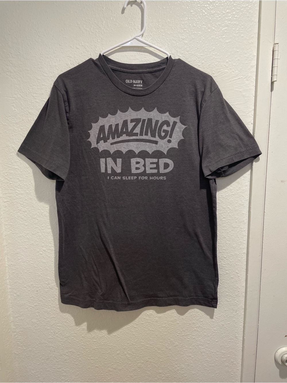 Old Navy Men's Amazing In Bed Sleep Graphic Tee Charcoal Grey M